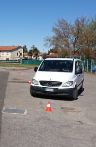 guida sicura 2 195x300 - formazione per i volontari: corso di guida sicura