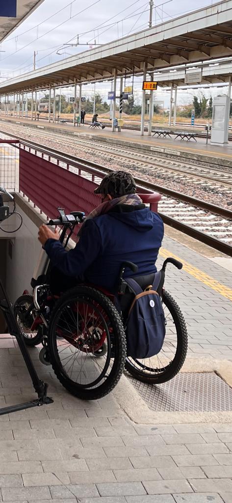 barriere stazione Casarsa - ARRIVA IN PARLAMENTO IL CASO DELLE BARRIERE ARCHITETTONICHE NELLA STAZIONE FERROVIARIA