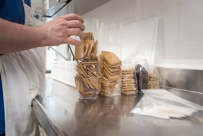 scur di luna pasticceria etica - IL GIRO D'ITALIA A TAVOLA PER RACCOGLIERE FONDI