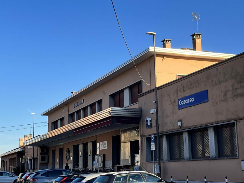 stazione casarsa 1024x768 - ARRIVA IN PARLAMENTO IL CASO DELLE BARRIERE ARCHITETTONICHE NELLA STAZIONE FERROVIARIA