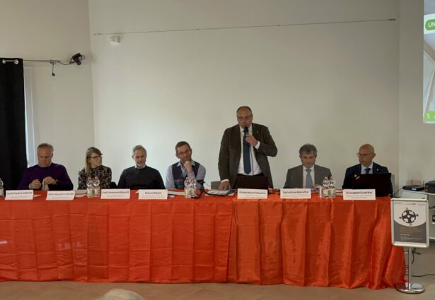 tavolo relatori convegno Laluna Unasca Fish 615x425 - News