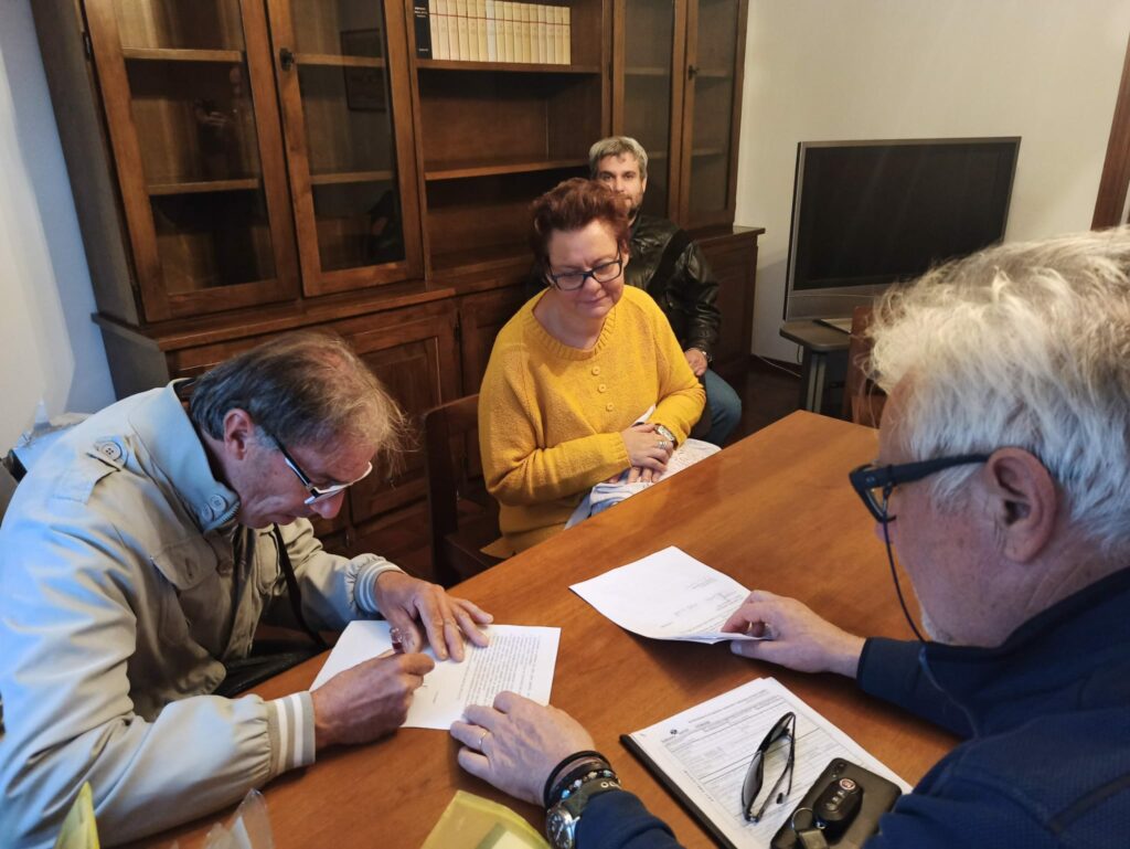 Firma appartamento vita indipendente Sacile 1024x769 - SACILE: LALUNA INSIEME A COMUNE E FONDAZIONE WELL FARE  AVVIA PROGETTO VITA INDIPENDENTE PER TRE ADULTI CON DISABILITÀ