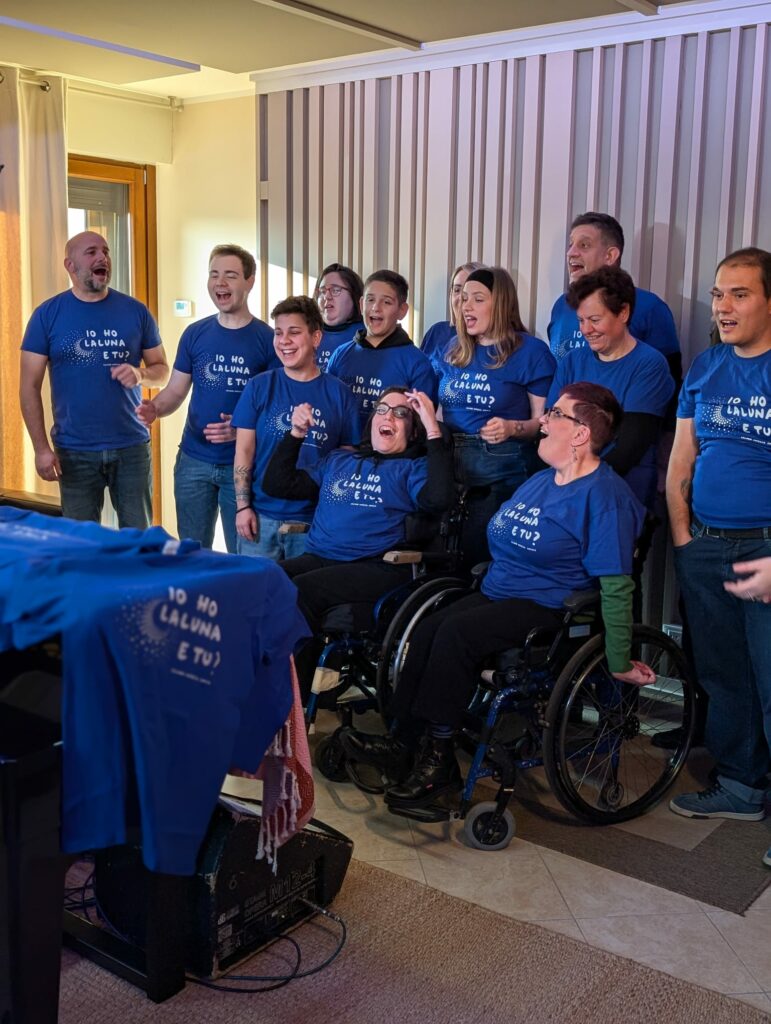 Laluna canzone verticale tutti 771x1024 - Oltre 7 mila visualizzazioni in pochi giorni: la canzone friulana sulla disabilità è un successo