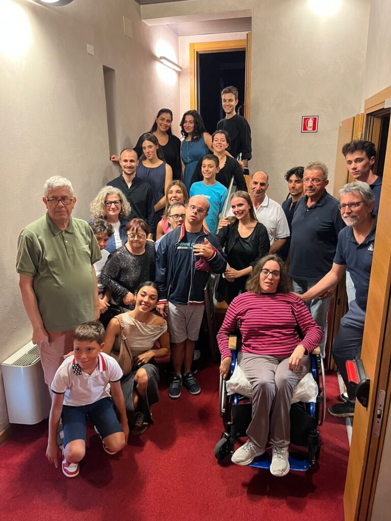 deeef265 9574 4aa3 98f1 7fc4f44e4076 768x1024 - Anche noi di Laluna a teatro… per Irene!